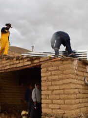 En Oruro, indígenas buscan garantizar la soberanía y seguridad alimentaria con la construcción de galpones forrajeros